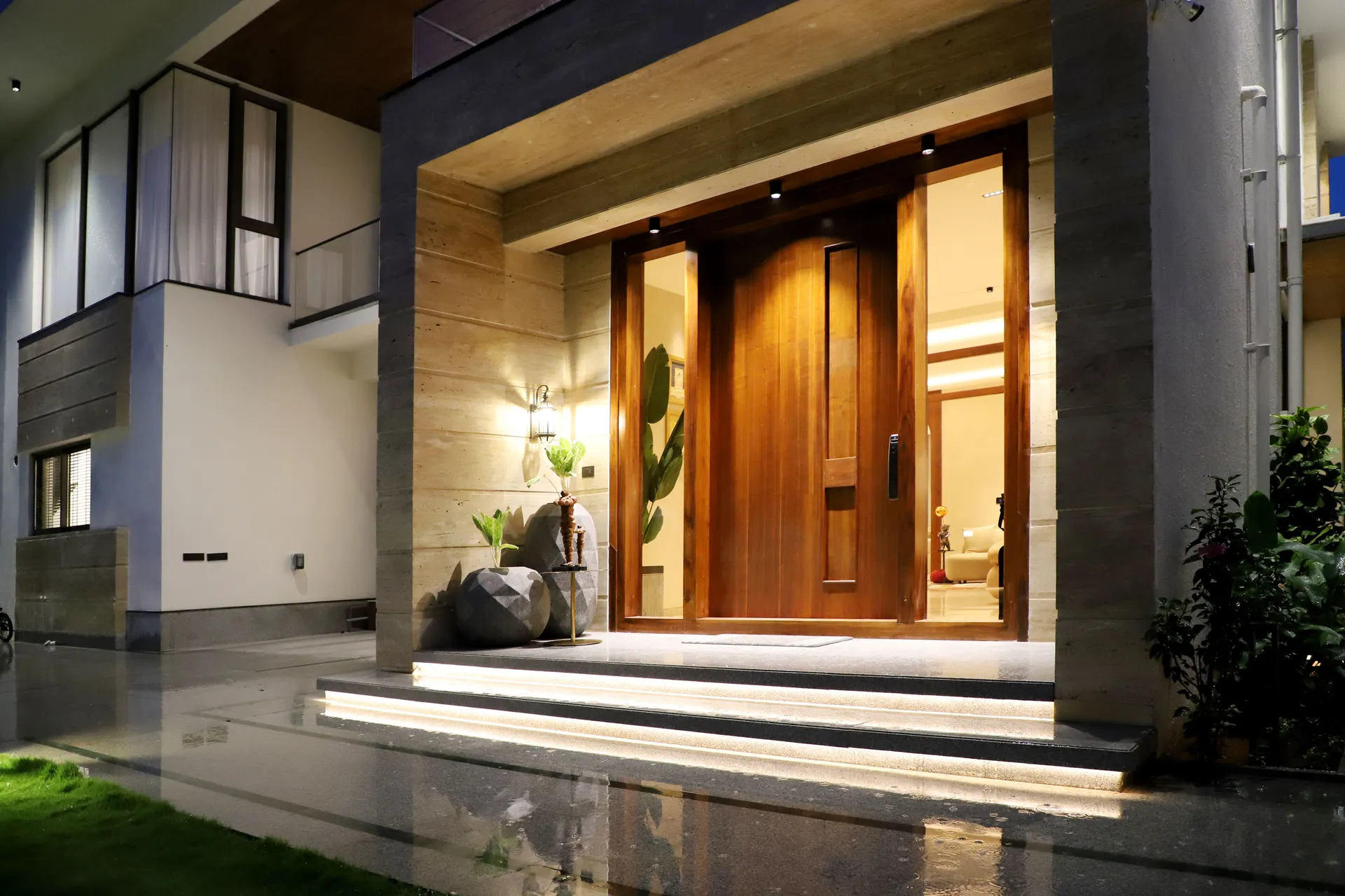 Interior arquitectónico oscuro con iluminación cálida, acentos de madera y líneas estructurales marcadas